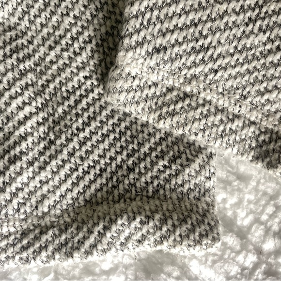 Gray Knit Hoodie with Frayed Edges - Picture 5 of 6